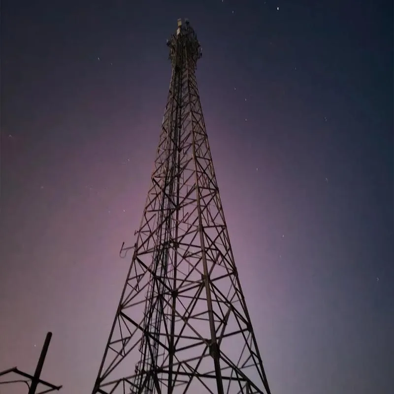Tsingitud nurga terasest telekommunikatsioonitorn